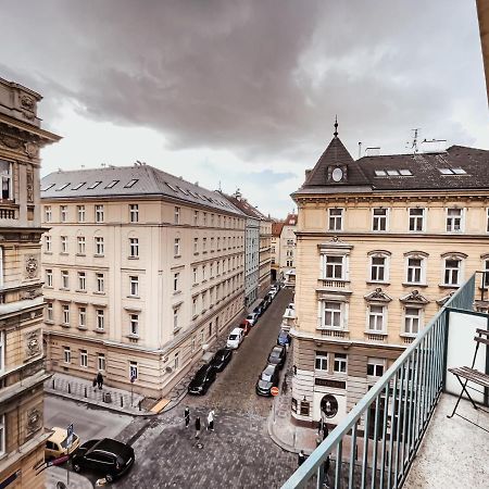 Turnkey I Vintage Terrace Apartment Prag Exteriör bild