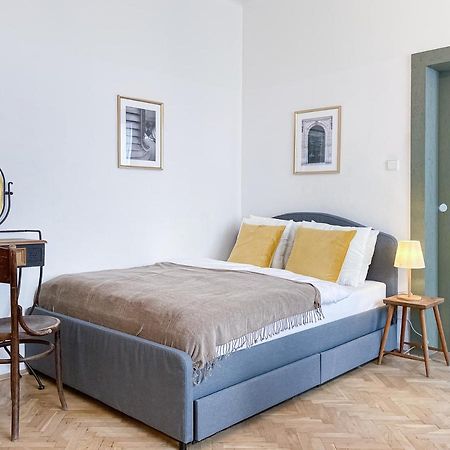 Turnkey I Vintage Terrace Apartment Prag Exteriör bild
