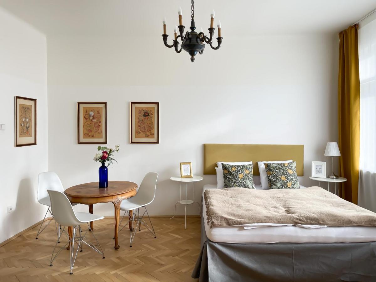 Turnkey I Vintage Terrace Apartment Prag Exteriör bild