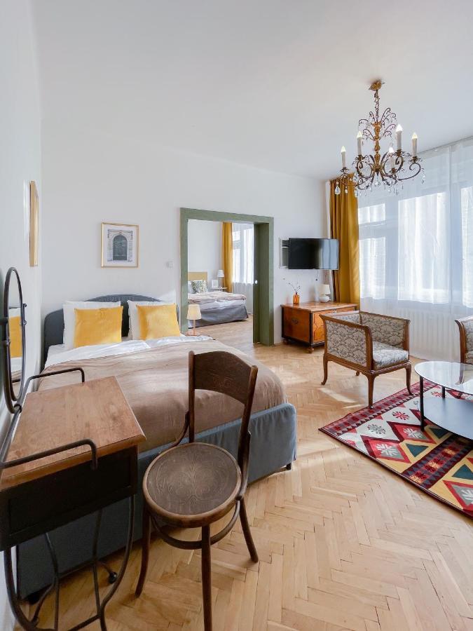 Turnkey I Vintage Terrace Apartment Prag Exteriör bild